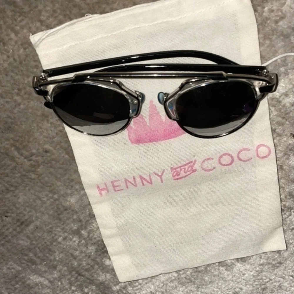 Henny and CoCo Sunglasses in Hendrix Junior unisex size age 3-10 gently preloved